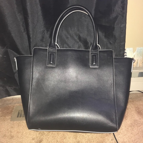 Handbag - Picture 2 of 3